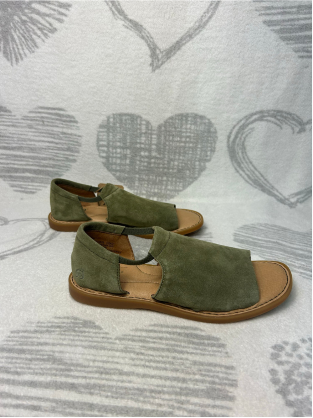 Born Cove Modern Open Toe Green Suede Sandals Shoes Pull On Womens Size 8 NWT - Picture 2 of 9